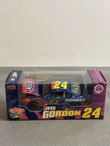 Jeff Gordon 2002 DuPont HO 1/64 Action Diecast - Picture 1 of 2