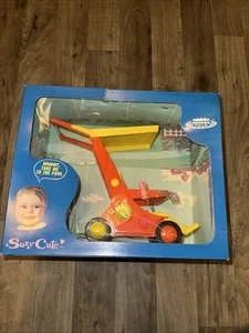 Cochecito de muñeca Suzy 1964 lindo naranja amarillo almacenamiento original lectura de lujo - Imagen 1 de 3