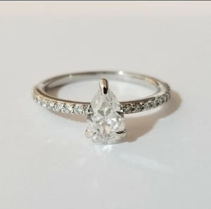 ANILLO CHARLES Y COLVARD Forever One forma pera moissanita 1,50 quilates - Imagen 1 de 7