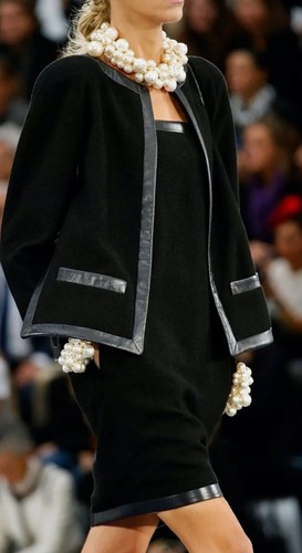 ?AUTENTICO TWEED CHANEL*GIACCA IN PELLE?MOLTO BUONA?250$ DI SCONTO PAZZO VENDITA IN MOVIMENTO?