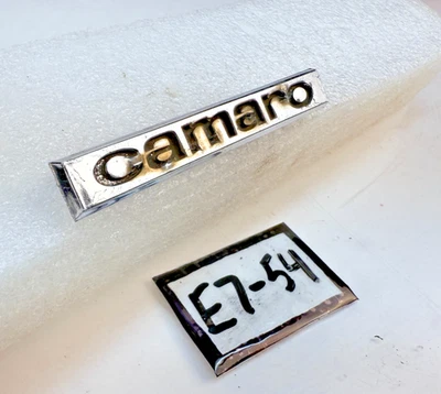Chevrolet Camaro 1967 fabricante de equipos originales panel de cabezal emblema maletero GM 3909137 E7-54 Foto 1 de 4