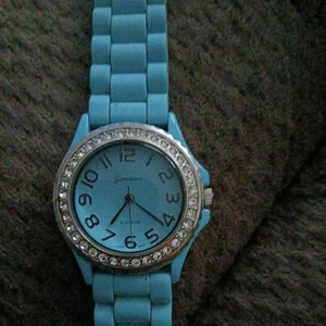 GENEVA Ladies Light Blue 6886 Quartz Watch Working New Battery - Picture 1 of 4