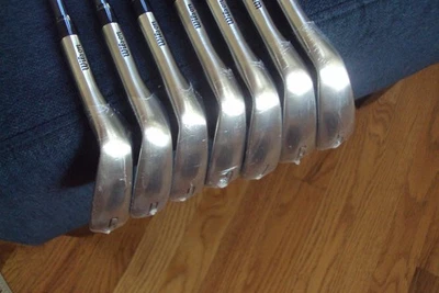 Nuevos hierros Wilson Dynapower 5-PW, GW retroceso dardo 70 g grafito regular -1/4" Foto 1 de 4