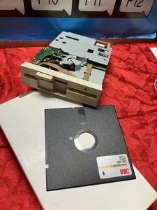 1.2MB 5.25" Epson SD680L Half Height Floppy Drive Tested working beige - Zdjęcie 1 z 10