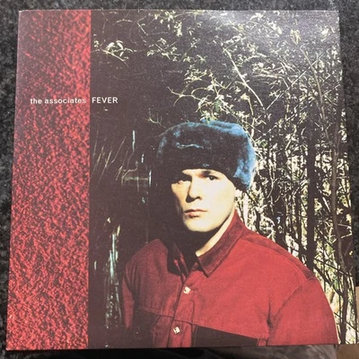 THE ASSOCIATES Fever 1990 UK 7" vinyl single VR46 VG++ / NrM.  - Image 1 of 4