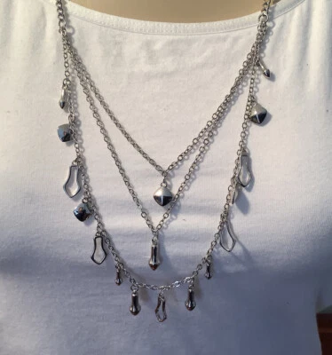 Jennifer Lopez JLO Capas Cuelga Dije Babero Collar Acabado Tono Plata 297 Foto 1 de 4