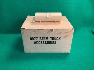 VINTAGE MARX 0977 FARM TRUCK ZUBEHÖRKISTE + MILCHTANK - Bild 1 von 8