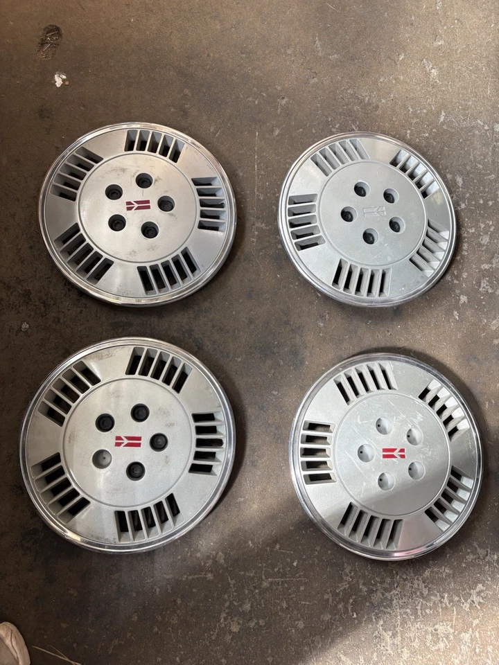 Cubiertas de rueda tapacubos Oldsmobile Cutlass Supreme Ciera Firenza 14" OEM 1983-91 Foto 1 de 2