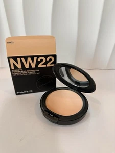 Base Mac Studio Fix Powder Plus NW22 15 gm/0,52 OZ - Imagen 1 de 4