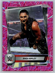 Rhea Ripley 2025 Topps Cromo WWE Rosa Brillo Refractor #80 - Imagen 1 de 2