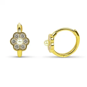 Pendientes Huggies para mujer de oro amarillo de 14 quilates con forma de flor de circonita cúbica - Imagen 1 de 1
