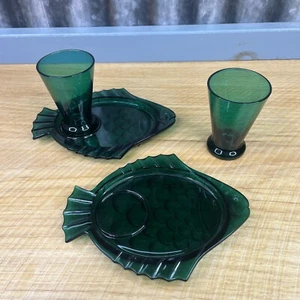 2 VTG Green Glass Fish Appetizer Plates Serving Dish Cocktail Tray Dipping Cup - Picture 1 of 8