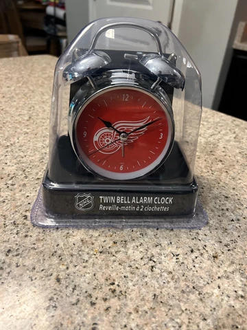 NHL Detroit Red Wings Classic Twin Bell Alarm Clock Retro Hockey New in Package Cover