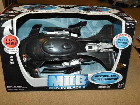 RARE!!! Hasbro 2002 Men in black 2 Strike Cruiser Collectible Movie Toy Cover