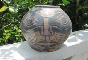 UNIQUE FACE DESIGN VINTAGE POTTERY VASE 4 1/2" TALL ARTIST HAND MADE FOLK ART - Picture 1 of 9