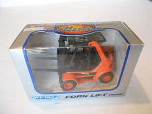 Welly 1:32nd Scale Fork Lift Truck w/Pallet & Pull-Back Action, #2010CW, NIB - Picture 1 of 13
