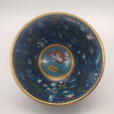 China Cloisonné Pequeño Cuenco o Taza Azul ~ Diseño Mariposa y Floral ~ Pequeño Arte Foto 1 de 4