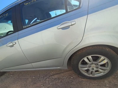 Used Rear Left Door Assembly Rear Side fits: 2012 Chevrolet Sonic Sedan manual R Foto 1 de 4