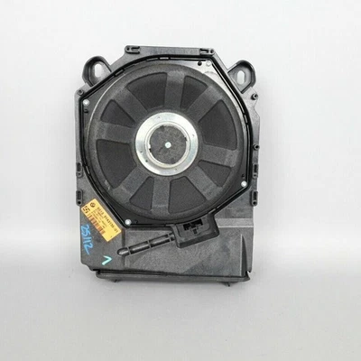 Altavoz subwoofer izquierdo BMW 328i 335i M3 X1 Harman Kardon 65139143135 OEM usado Foto 1 de 4