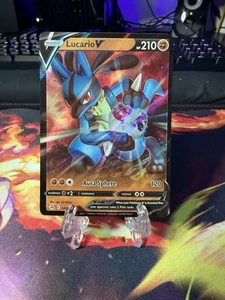 Lucario V 146/264 Swsh08: Fusion Strike Holo - Bild 1 von 3