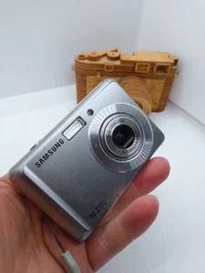 Samsung ES15 Digital Camera Silver 10.2 Mp please Read. - Picture 1 of 6