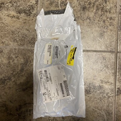 Dodge Challenger 2008-2014 faro bisel de luz pasajero derecho OEM 68051526AA Foto 1 de 2