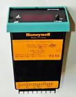 HONEYWELL DIGITAL INDICATOR  8476-881-092-A-2 Meter Panel Dual Voltage Temp 0-3K