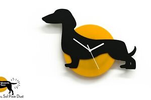 Wagelschwanz Dackel Hund - schwarz & gelb Silhouette - Wanduhr