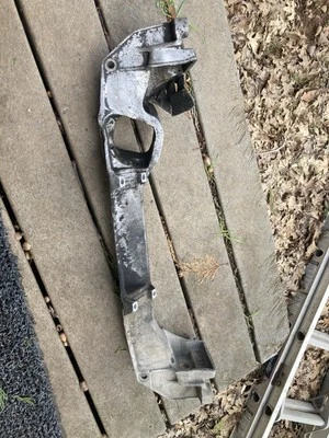 924 (2.0 NA) Engine Support Crossmember - Image 1 of 4