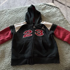 NIKE AIR JORDAN JUMPMAN LOGO BOYS ZIP UP JACKET HOODIE RED BLACK SIZE 3T - Picture 1 of 4