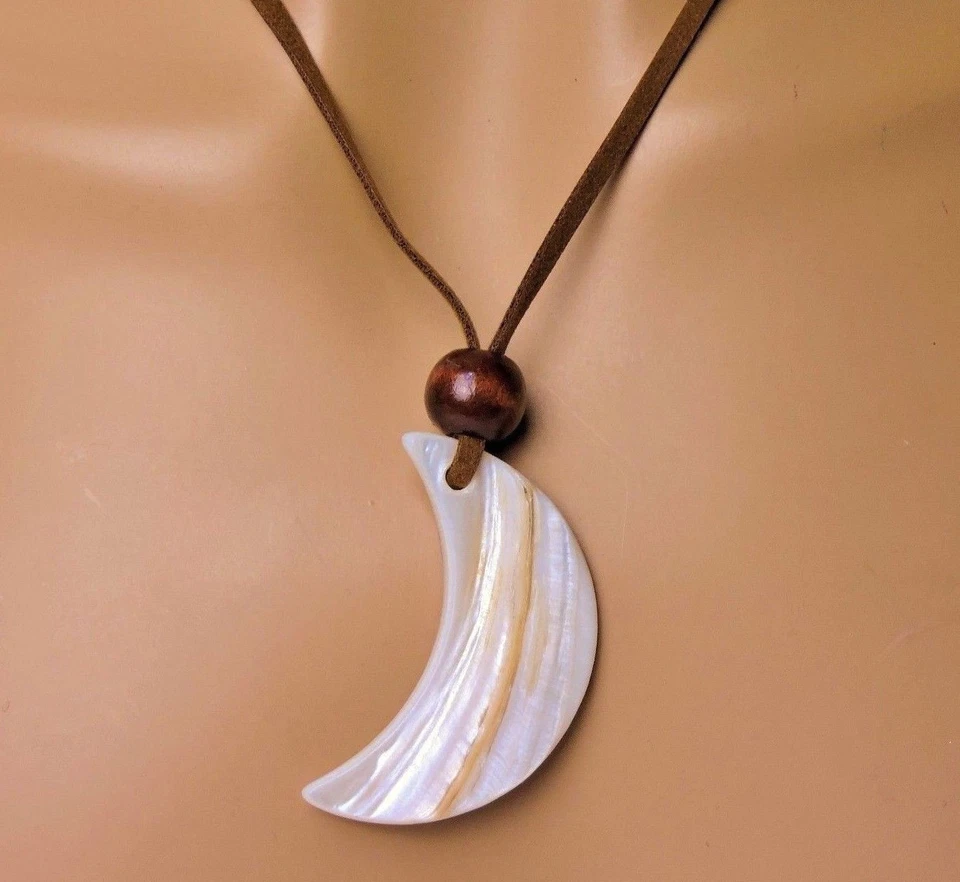 Lederhalsband Perlmutt Anhänger Leder Halsband Herren Damen Mond Muschel 48 cm - Bild 1 von 2