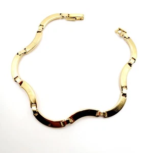 Pulsera de cadena de estación de eslabón curvo ondulado de colección tono dorado cierre plegable en muy buen estado - Imagen 1 de 5