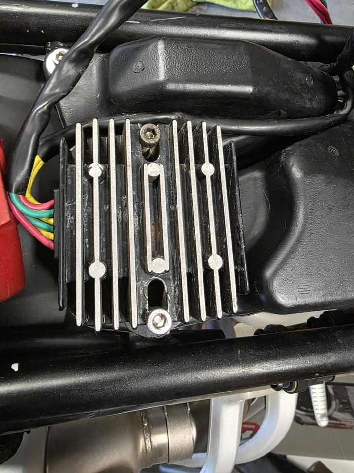 Ducati Monster 900S I.E Rick's 2001 regulador de voltaje Foto 1 de 1