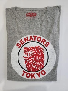 Tachuelas de latón Tokyo Senators - Camiseta con chaqueta roja talla grande - Imagen 1 de 5