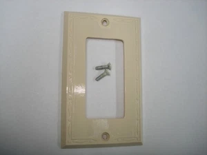 Vintage Uniline Ivory Leviton Decora GFCI Switch Outlet Cover Plate Ribbed - Picture 1 of 12