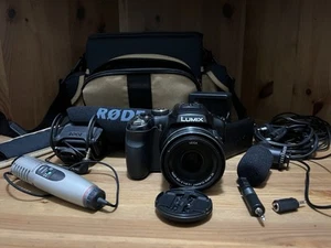 Panasonic Lumix DMC-FZ200. Pari al nuovo. Ottiche Laica. Zoom 24X - 12,1 MPX - Foto 1 di 7