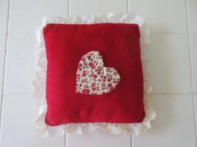 Travesseiro de fada dente infantil, veludo vermelho com acabamento de renda branca, bolso de coração, 1 - Imagem 1 de 4