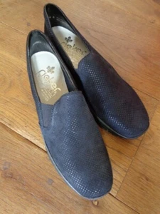 RIEKER 'HARPER' BRAND NEW NAVY SUEDE FLATS WITH METALLIC DOT DETAIL - SIZE 6 (39 - Picture 1 of 12