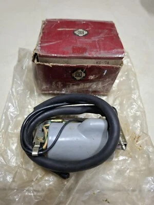 KAWASAKI J1-J1T-G1-G1T-D1-M10-M11 IGNITION COIL 6V. GENUINE NOS JAPAN - Image 1 of 4