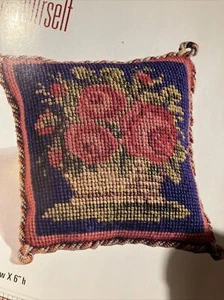 Tapestry Pillow Needlepoint Pattern Flowers Floral - Picture 1 of 1