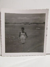 1956 VINTAGE FOUND PHOTOGRAPH OLD B&W ART PHOTO SEXY WIFE MOM WOMAN TEXAS BEACH