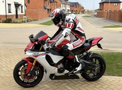 Traje de cuero genuino Yamaha R1 para carreras de motocicletas armadura CE traje de motociclista Foto 1 de 4