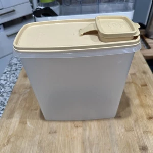 VINTAGE TUPPERWARE #1588 SHEAR CEREAL KEEPER WITH Lid/#1590 BEIGE FLIP TOP LID - Picture 1 of 10