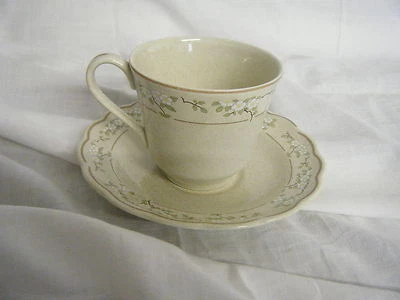 Royal Doulton - Somerset - Tea Cup & Saucer 15x9cm - xxxx - Image 1 of 3