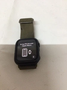 Apple Watch SE 1ère génération 44 mm aluminium noir débloqué (41180) - Photo 1 sur 4