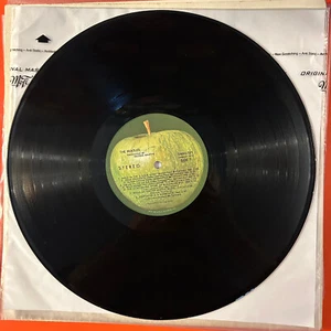 THE BEATLES - THE BEATLES - VINYL LP 1971 APPLE RECORDS REPRESS WINCHESTER PRESS - Picture 1 of 14