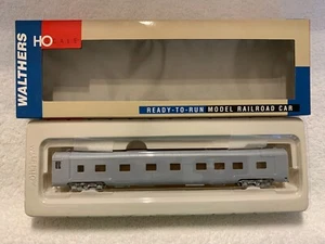 Walthers #932-6700 HO Scale Undecorated Pullman-Standard 4-4-2 Sleeper - Bild 1 von 3