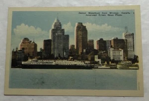 Detroit Waterfront From Windsor Canada. Postcard (V2) - Picture 1 of 2