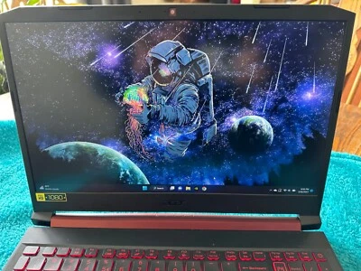 Acer Nitro 5 Gaming Laptop Negro y Rojo Teclado Luces Mejor Starter Laptop Foto 1 de 4