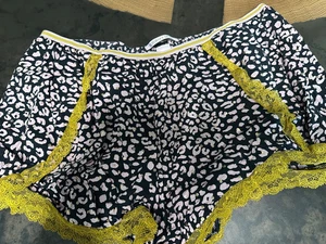 VICTORIA'S SECRET PAJAMA SHORTS ABSTRACT PRINT COTTON BLEND WOMENS SZ M - Picture 1 of 5